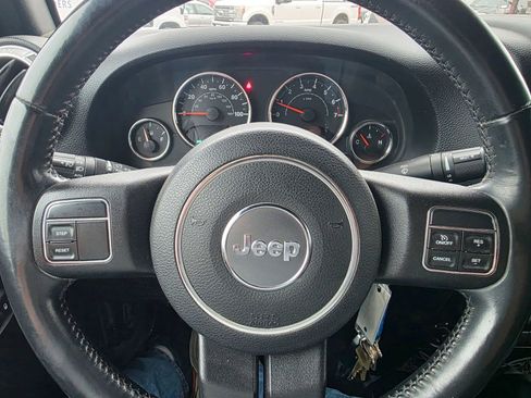 Used 2016 Jeep Wrangler Unlimited Rubicon AWD/4WD image 11