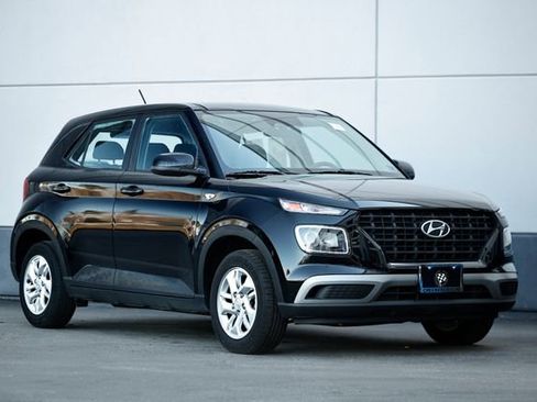 Used 2023 Hyundai Venue SE image 1