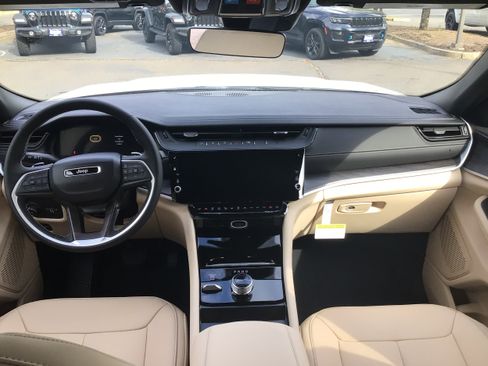 New 2026 Jeep Grand Cherokee Limited AWD/4WD image 10