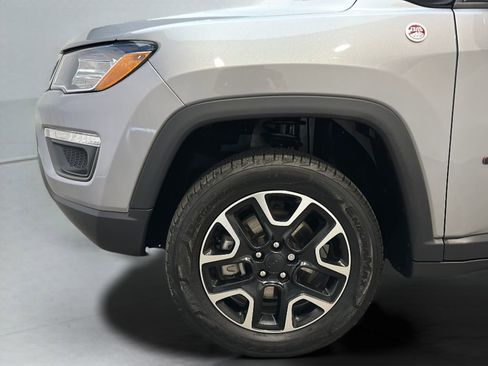 Used 2019 Jeep Compass Trailhawk w/ Cold Weather Group AWD/4WD image 9