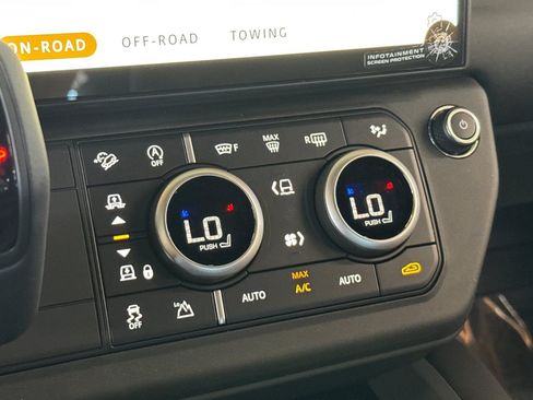 New 2026 Land Rover Defender 110 X-Dynamic SE AWD/4WD image 15