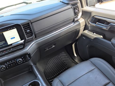 Certified 2025 Chevrolet Silverado 2500 LTZ w/ LTZ Convenience Package image 18