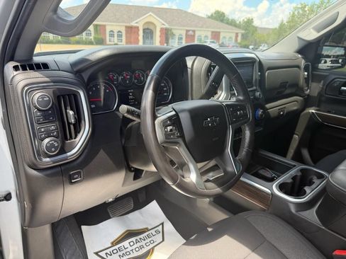 Used 2021 Chevrolet Silverado 1500 LT Trail Boss w/ Bed Protection Package AWD/4WD image 16