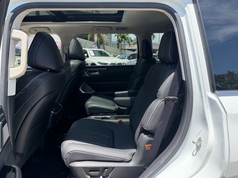 Used 2025 INFINITI QX80 Sensory AWD/4WD image 12