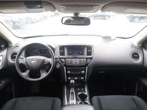 Used 2019 Nissan Pathfinder SV w/ SV All Weather Package AWD/4WD image 7