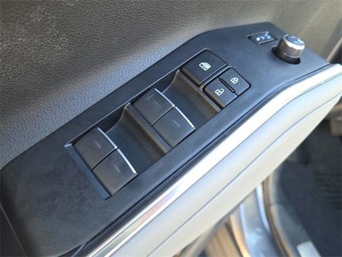 Used 2023 Toyota Highlander L image 20