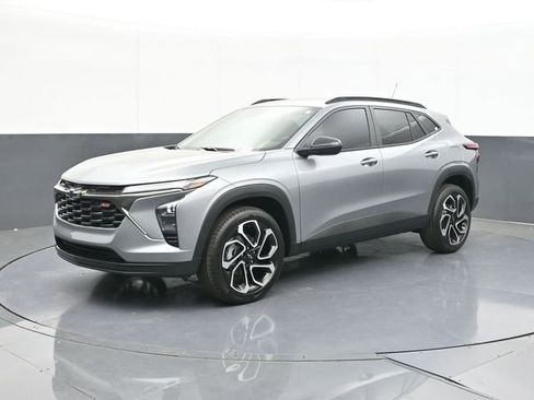New 2026 Chevrolet Trax RS w/ Driver Confidence Package FWD image 3