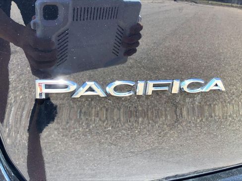 Used 2025 Chrysler Pacifica Select FWD image 10