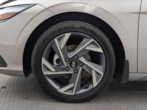 Used 2025 Hyundai Elantra Sport FWD image 31
