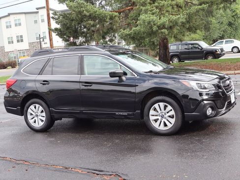 Used 2018 Subaru Outback 2.5i Premium AWD/4WD image 2
