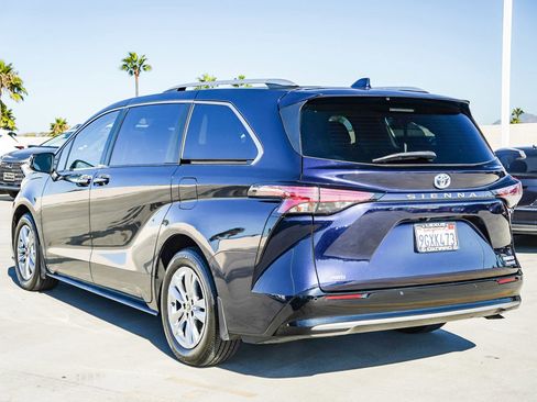 Used 2023 Toyota Sienna Limited image 5