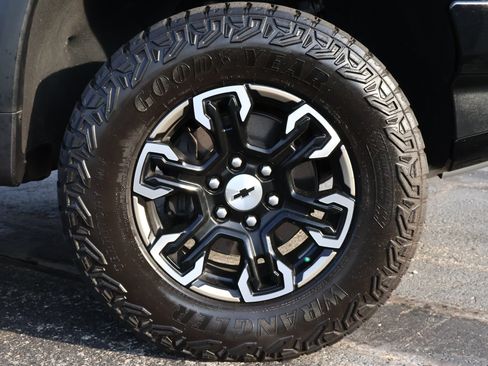Used 2024 Chevrolet Silverado 1500 ZR2 w/ Technology Package AWD/4WD image 28