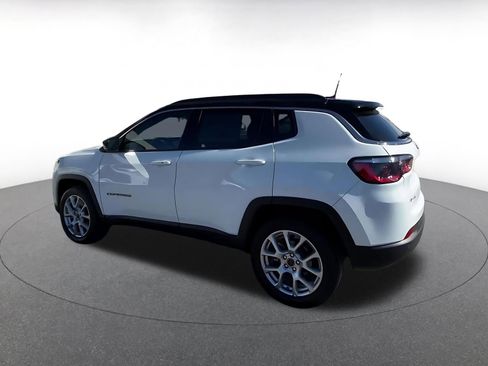 Used 2025 Jeep Compass Limited AWD/4WD image 10