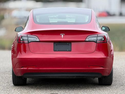 Used 2023 Tesla Model 3 Standard Range image 4