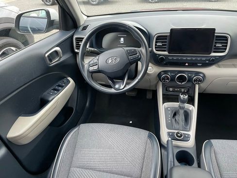 Used 2023 Hyundai Venue Limited w/ Cargo Package image 7