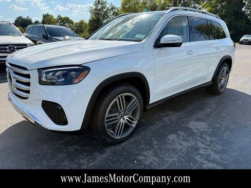 Used 2026 Mercedes-Benz GLS 450 4MATIC image 1