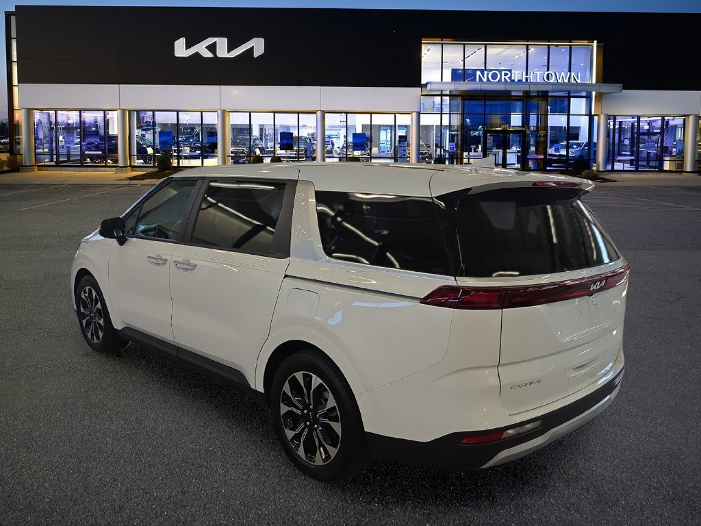 Certified 2023 Kia Carnival EX FWD image 4
