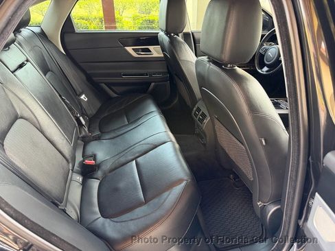 Used 2016 Jaguar XF Prestige RWD image 11