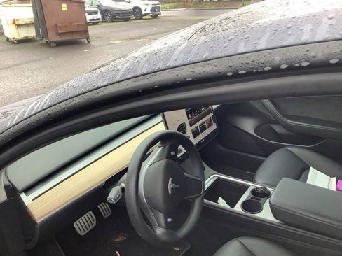 Used 2023 Tesla Model 3 Performance image 2