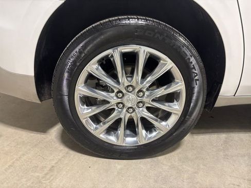 Used 2020 Buick Enclave Premium w/ Sun and Sites Package image 27