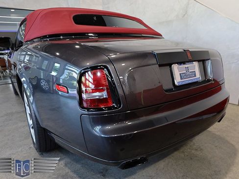 Used 2017 Rolls-Royce Phantom Drophead Coupe RWD image 8
