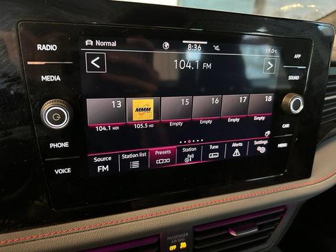 Used 2025 Volkswagen Jetta GLI Autobahn FWD image 13