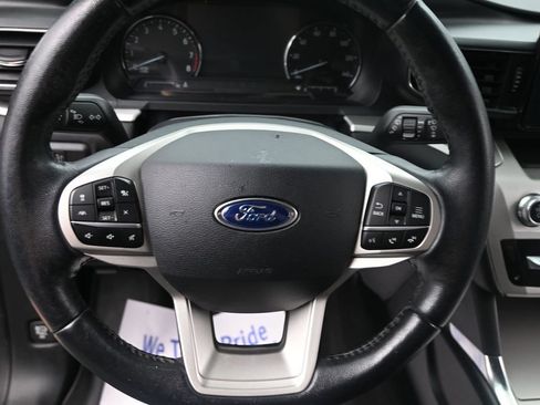 Used 2021 Ford Explorer XLT w/ Equipment Group 202A AWD/4WD image 32