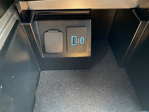 Certified 2022 Ford Explorer XLT w/ Equipment Group 202A image 45