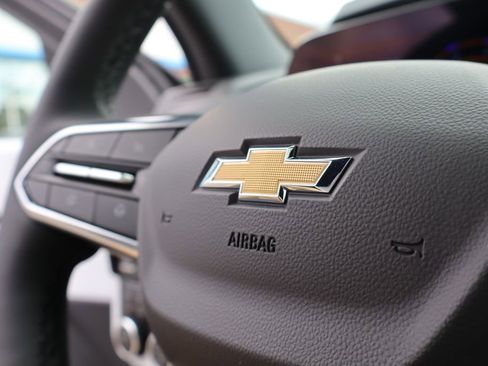 New 2025 Chevrolet Suburban Premier image 30