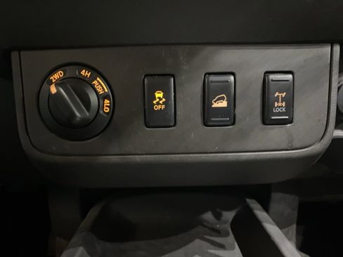 Used 2012 Nissan Xterra PRO-4X w/ Pro-4x Leather Pkg image 18