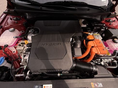 Used 2025 Hyundai Elantra Limited FWD image 28