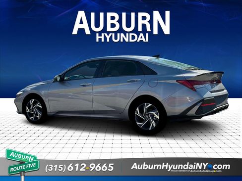 New 2025 Hyundai Elantra SEL FWD image 4