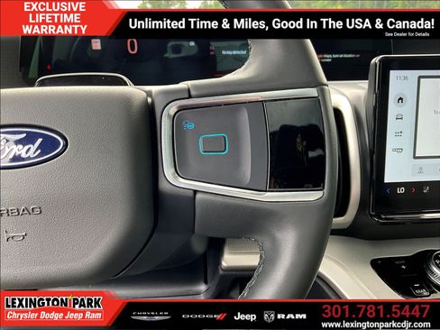 Used 2025 Ford Expedition Active AWD/4WD image 12