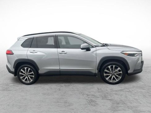 Certified 2023 Toyota Corolla Cross XLE image 4