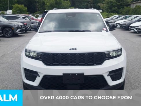 Used 2025 Jeep Grand Cherokee Altitude AWD/4WD image 2