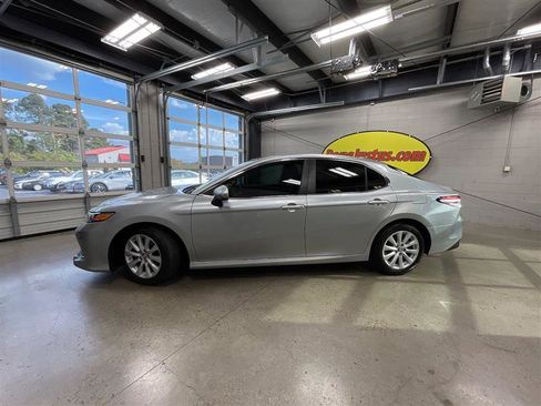 Used 2019 Toyota Camry LE FWD image 2