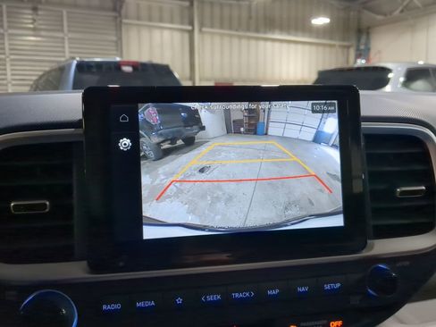 Used 2025 Hyundai Venue Limited image 20