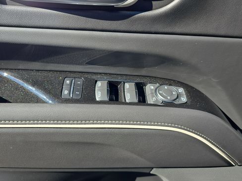 Used 2021 Cadillac Escalade ESV Premium Luxury image 28