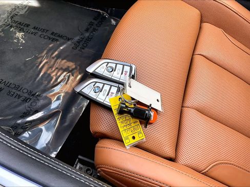 Used 2022 BMW 840i xDrive Convertible image 9