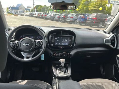 Used 2021 Kia Soul LX image 11
