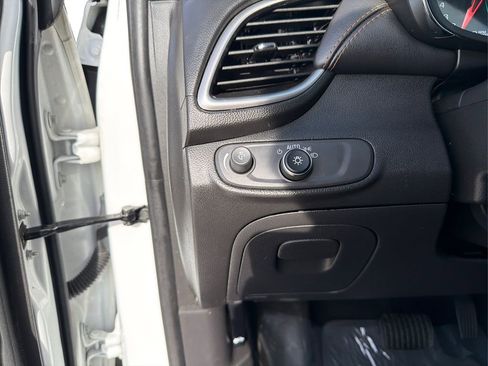 Used 2022 Chevrolet Trax LT w/ Sport Edition image 18