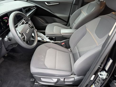 Used 2023 Kia Niro LX image 9