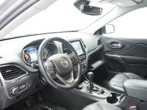 Certified 2019 Jeep Cherokee Limited w/ Trailer Tow Group image 27