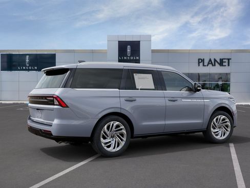 New 2027 Lincoln Navigator Reserve RWD image 6
