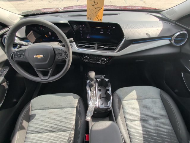 Used 2025 Chevrolet Trax LT FWD image 29