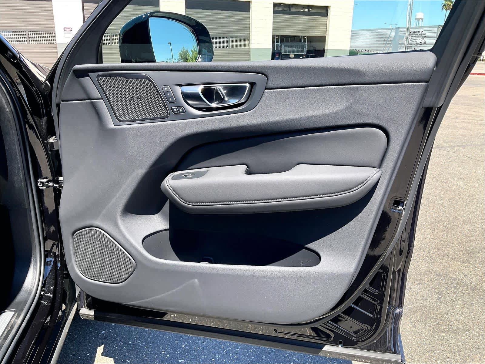 New 2026 Volvo XC60 B5 Ultra w/ Protection Package Premier AWD/4WD image 29