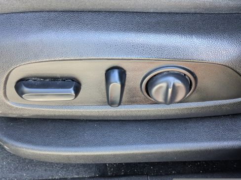 Used 2019 Chevrolet Equinox LT FWD image 19