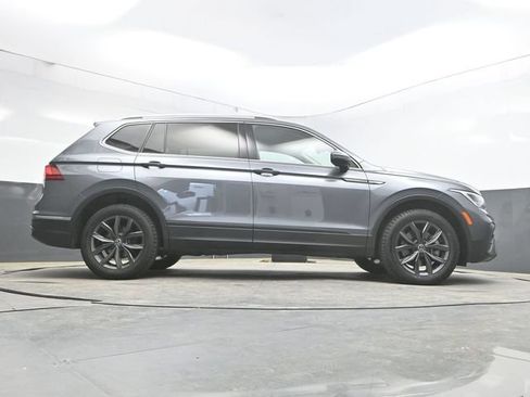 Used 2022 Volkswagen Tiguan SE w/ Panoramic Sunroof Package AWD/4WD image 33