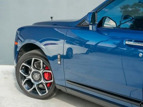 Used 2021 Rolls-Royce Cullinan Black Badge image 38