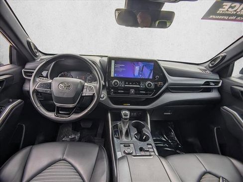 Used 2023 Toyota Highlander XSE AWD/4WD image 18
